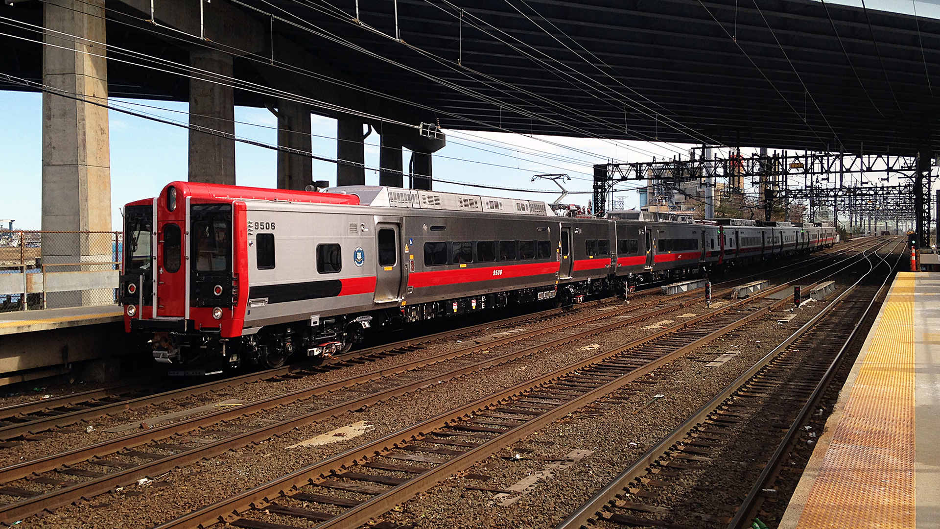 Bridgeport, CT (MetroNorth) We Are Railfans